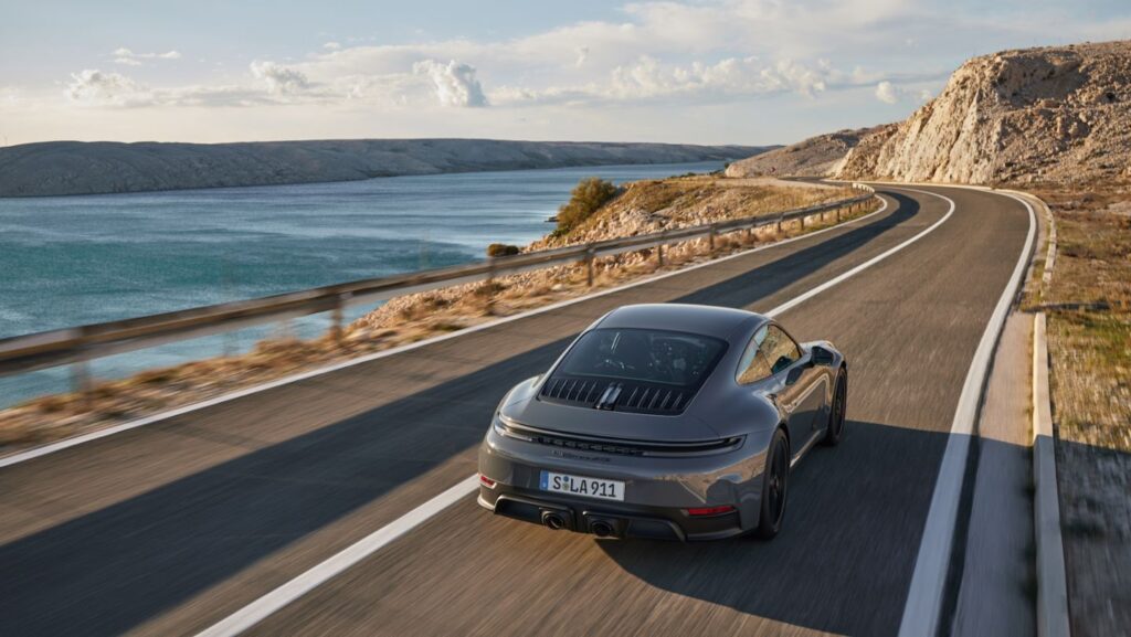 2025 Porsche 911 Carrera GTS T-Hybrid
